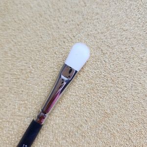 DIOR BACKSTAGE CONCEALER BRUSH N°13